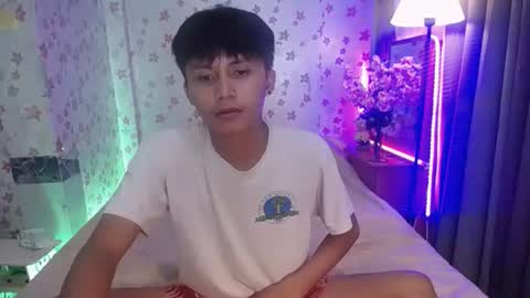 Snapshot of asiansmokeyxx chatting on March 12, 6:43 pm prince online show from March 12, 6:43 pm