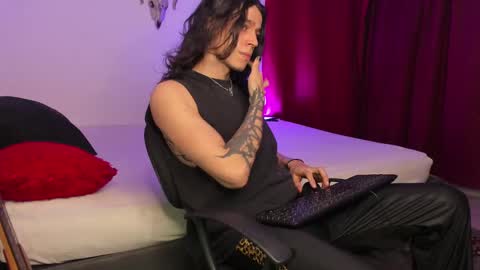 Snapshot of asmodeuszz chatting on February 15, 6:55 am asmodeuszz online show from February 15, 6:55 am
