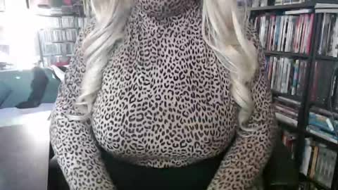 Aspen Vale online show from October 6, 9:32 pm