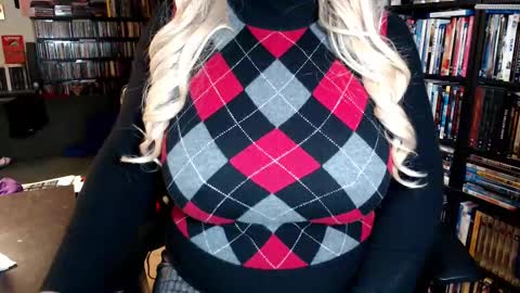 Aspen Vale online show from November 10, 10:23 pm