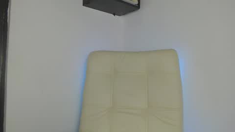 Snapshot of assiavilla1 chatting on September 23, 2:27 am assiavilla1 online show from September 23, 2:27 am