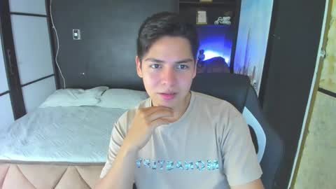 astablack_ online show from September 10, 4:02 am