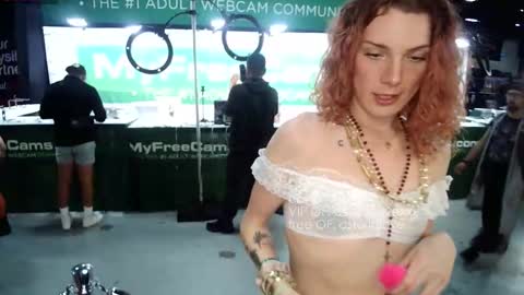 AstoriaLove online show from October 26, 6:18 pm