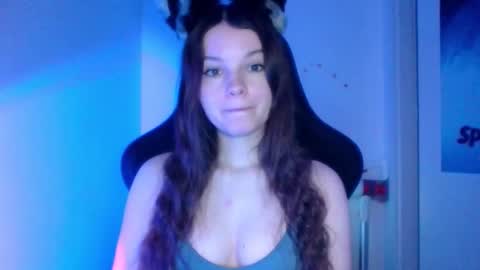 astradream_ online show from November 28, 11:23 pm