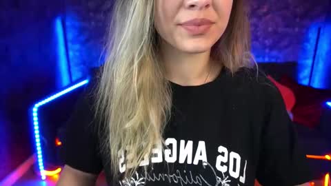 Snapshot of astraluxe_ chatting on February 11, 2:02 pm Asta online show from February 11, 2:02 pm