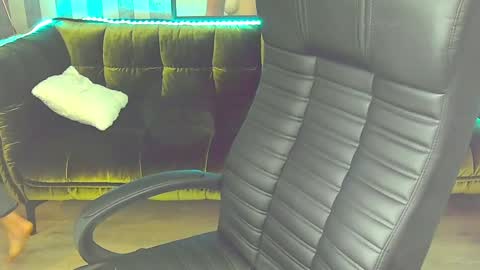 Snapshot of astraluxe_ chatting on December 25, 4:54 pm Asta online show from December 25, 4:54 pm