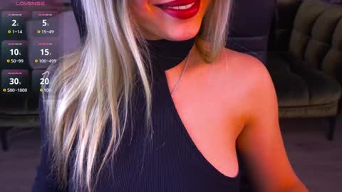 Snapshot of astraluxe_ chatting on January 24, 2:19 pm Asta online show from January 24, 2:19 pm