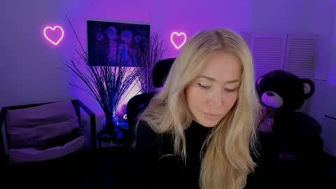 astramonroe online show from April 3, 2:18 am