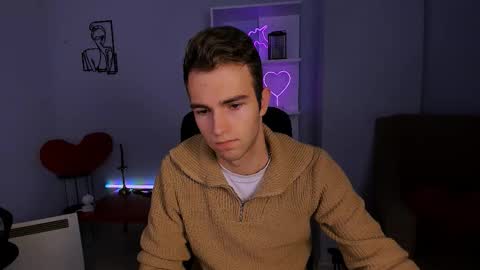 astren online show from November 25, 7:18 am