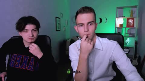 astren online show from December 15, 1:07 pm