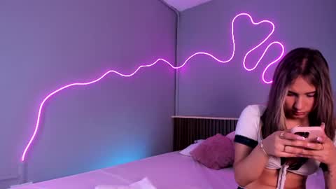 athenea__fox online show from June 17, 11:48 am