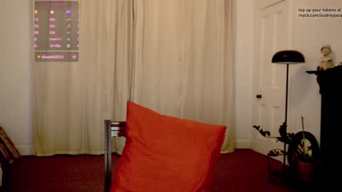 Audrey Jacq online show from December 21, 4:03 pm