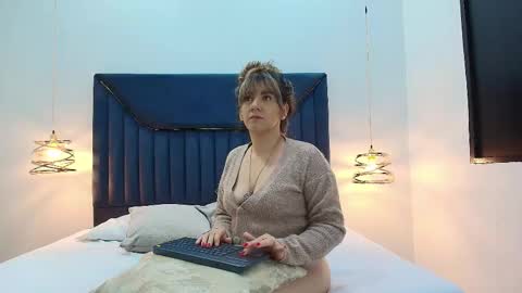 Aura Evans online show from September 18, 12:20 pm