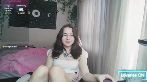 Snapshot of aurora_worker chatting on October 13, 4:14 am Aurora online show from October 13, 4:14 am