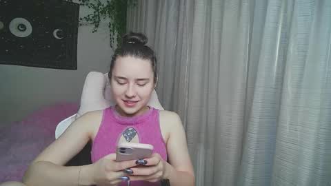 Snapshot of aurora_worker chatting on September 14, 12:35 am Aurora online show from September 14, 12:35 am