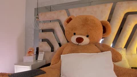 Aurora  online show from February 25, 7:50 pm