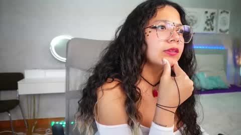 Aurora online show from November 3, 10:00 pm