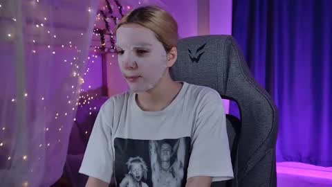 aurorawrenfield online show from March 23, 2:16 am