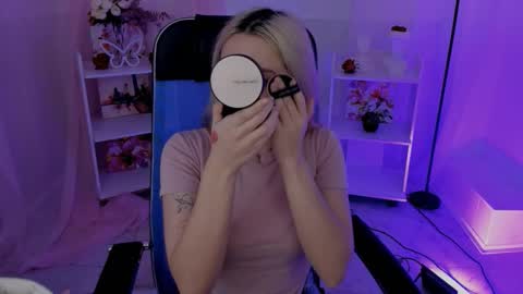 aurorawrenfield online show from September 29, 4:22 am