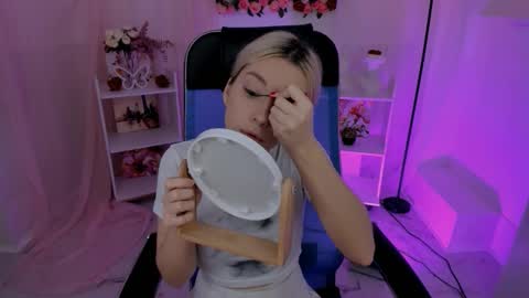 aurorawrenfield online show from October 1, 5:06 am