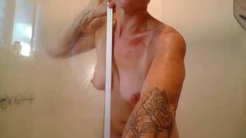 Snapshot of aussielovingxxx chatting on December 6, 7:48 am Milf4u online show from December 6, 7:48 am