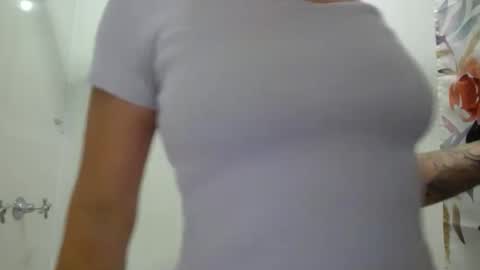 Snapshot of aussielovingxxx chatting on December 13, 11:02 am Milf4u online show from December 13, 11:02 am