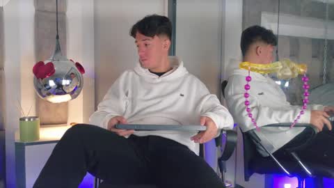 austinreeds online show from April 8, 2:31 pm