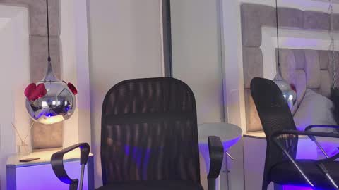 austinreeds online show from March 31, 12:38 pm