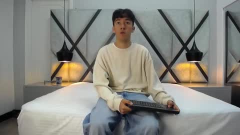 austinreeds online show from October 11, 12:10 pm