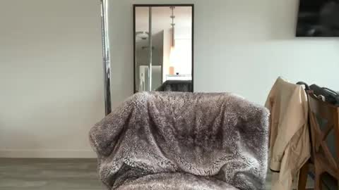 Little Ava  online show from April 13, 6:01 pm