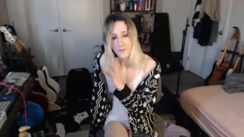 Ava online show from March 28, 7:26 pm