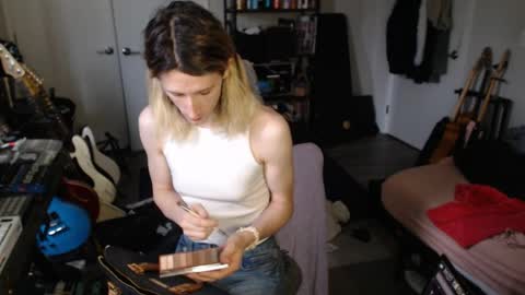 Ava online show from April 2, 7:54 pm