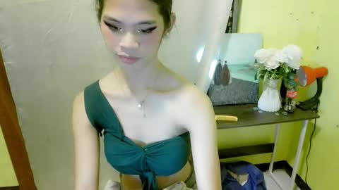 avacadaxcx online show from December 5, 11:45 pm