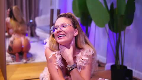 Ava online show from October 12, 3:32 am