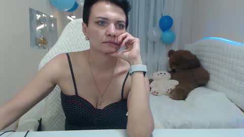 Snapshot of avasaturnian chatting on September 19, 3:27 pm avasaturnian online show from September 19, 3:27 pm