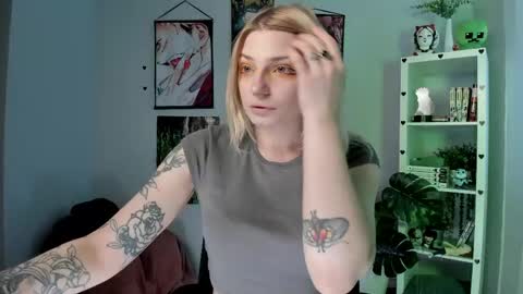 Ava online show from April 22, 1:51 pm