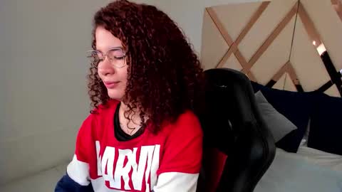 Avril  online show from December 18, 11:49 am