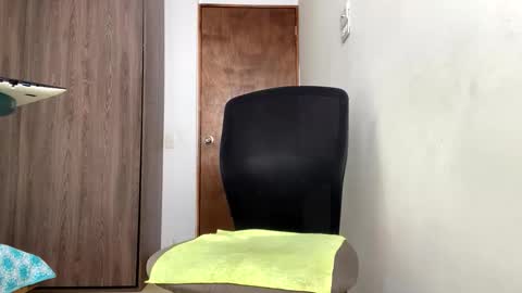 AndrewXxl independent online show from March 3, 7:43 pm