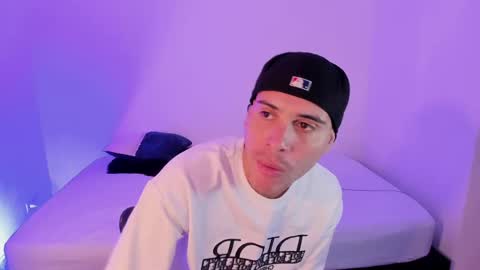 axel__fierro online show from April 13, 9:19 pm