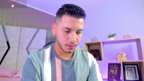 axel_grey_ online show from April 1, 1:41 pm