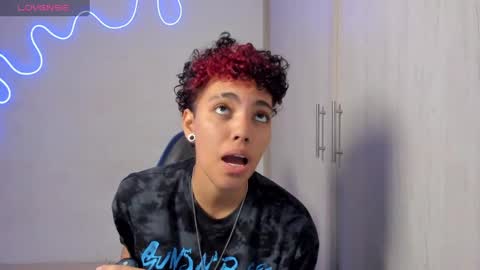 Axel online show from April 13, 1:04 pm