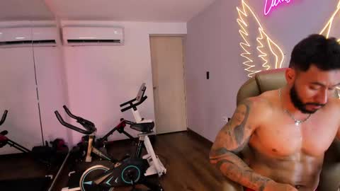 Axel online show from May 7, 3:57 am