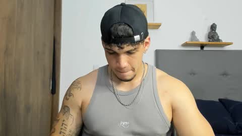 INDEPENDENT MODEL  online show from October 19, 6:18 am