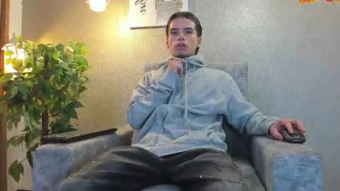 axel  online show from January 8, 11:27 am