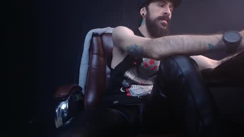 Snapshot of axelcolton chatting on February 27, 6:02 am AxelColton online show from February 27, 6:02 am