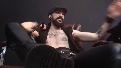 Snapshot of axelcolton chatting on February 8, 9:46 am AxelColton online show from February 8, 9:46 am