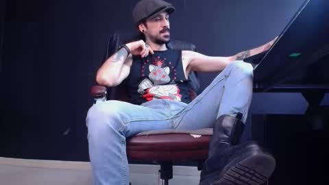 Snapshot of axelcolton chatting on October 18, 10:30 am AxelColton online show from October 18, 10:30 am