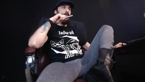 Snapshot of axelcolton chatting on February 25, 6:03 am AxelColton online show from February 25, 6:03 am