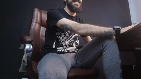 Snapshot of axelcolton chatting on March 2, 8:27 am AxelColton online show from March 2, 8:27 am