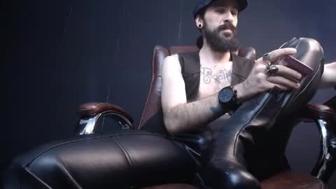 Snapshot of axelcolton chatting on March 1, 9:29 am AxelColton online show from March 1, 9:29 am
